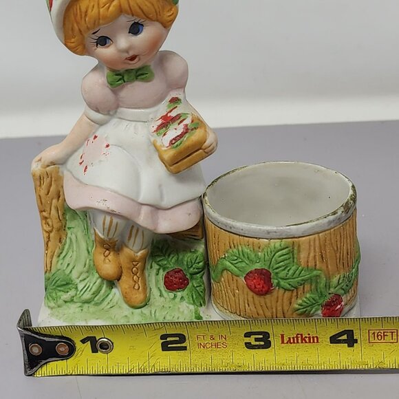 Vintage Strawberry Patches Porcelain Figurine‎ Collectible Desk Ornament - Picture 9 of 11